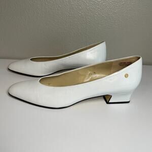 Etienne Aigner Womens Size 7.5 N White Ivory Leather Slip Classic Shoe Low Heels